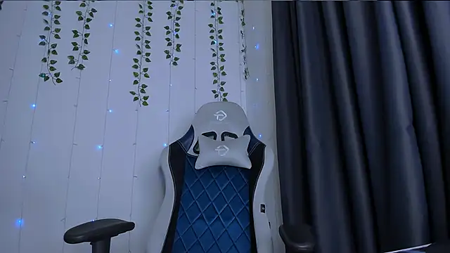 دردشة KarlaSim الجنسية المباشرة