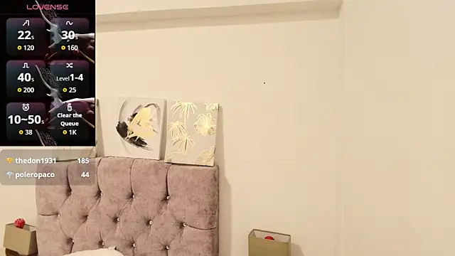 Skye_Moore élő XXX-chatje