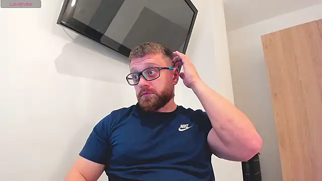 Findom_guy 现场XXX聊天