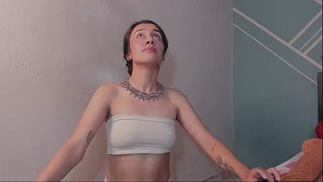 Lucy-Bluesea's Live XXX Chat