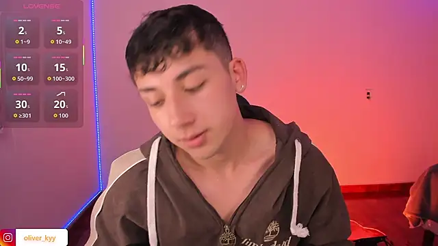 oliver_kyy Live XXX Chat