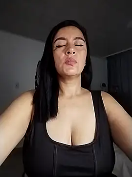 Chat +18 de hailey85 ao vivo