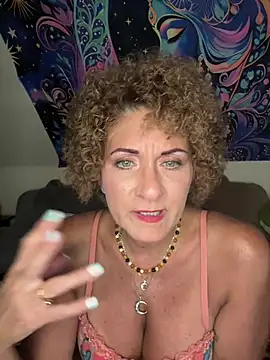 SuzyCatzz's Live XXX Chat