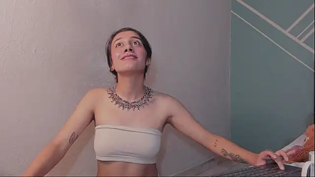 Lucy-Bluesea live XXX chat