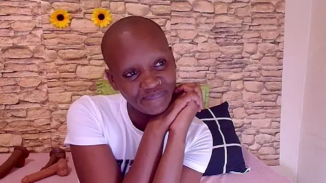 EbonyOlive69 Adlı Modelin Canlı XXX Sohbeti