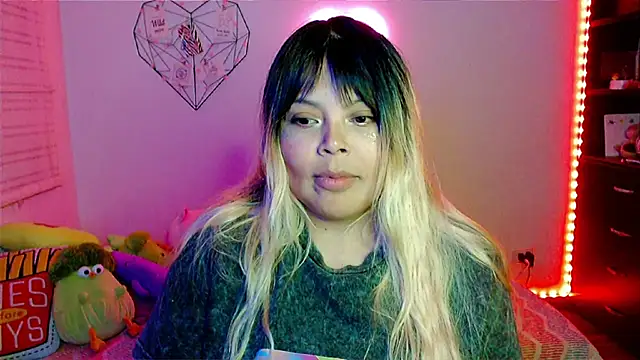 EllieMoonX: διαδικτυακό σόου στην κάμερα