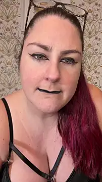 Lacey-BBW Show in webcam