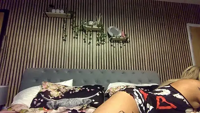 XXX chat uživo modela poppyinga1