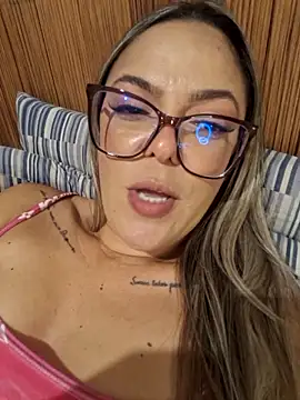 Chat +18 de LiviaTavares_123 ao vivo