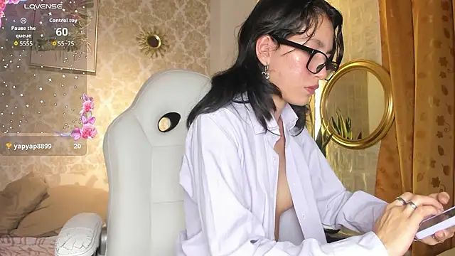 LilyThea: απευθείας συνομιλία ΧΧΧ