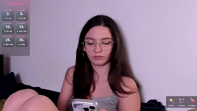 Chat +18 de miabellee_ ao vivo