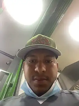 Danny_black11: διαδικτυακό σόου στην κάμερα