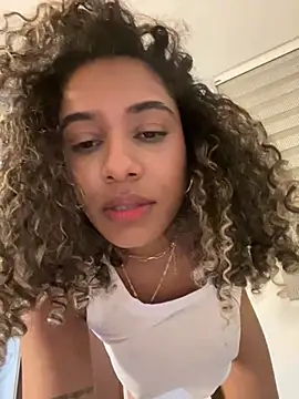 XXX chat uživo modela Belkaj