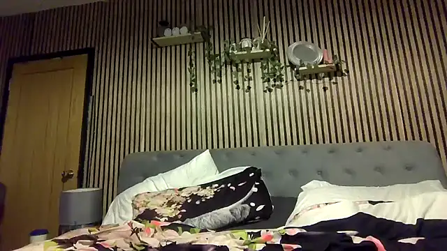 Show modela poppyinga1 na web-kameri