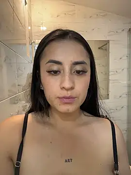 Antonella_Julieta Adlı Modelin Canlı XXX Sohbeti