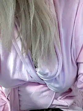 Divineblond Adlı Modelin Canlı XXX Sohbeti