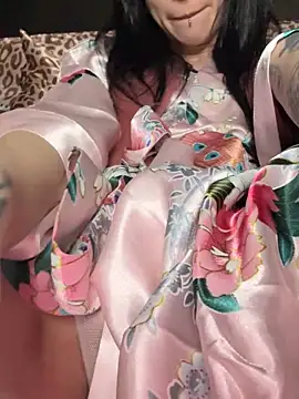 MissMidnightUK 现场XXX聊天