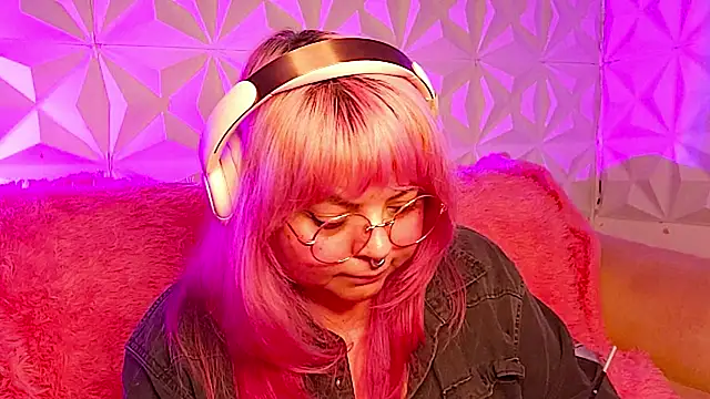 Satyn_doll live XXX chat