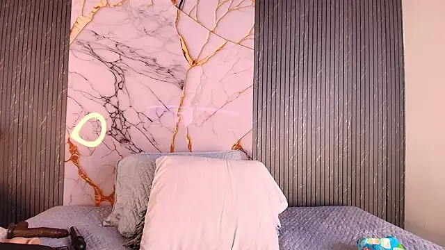 Show modela big_tits_in_your_face na web-kameri