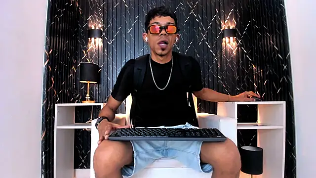 Gregory_Sforza's Live XXX Chat