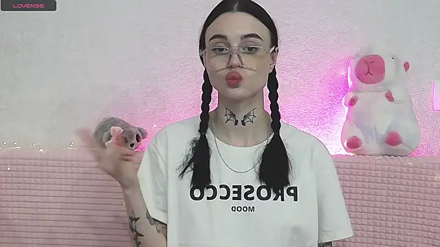 TeaAlen Chat XXX in diretta