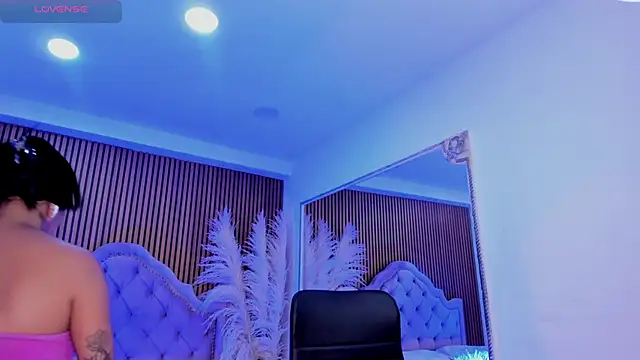 SelenaStonne Chat XXX in diretta