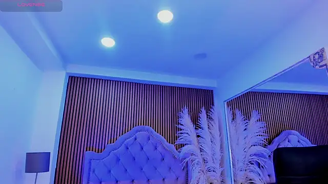 SelenaStonne Adlı Modelin Canlı XXX Sohbeti