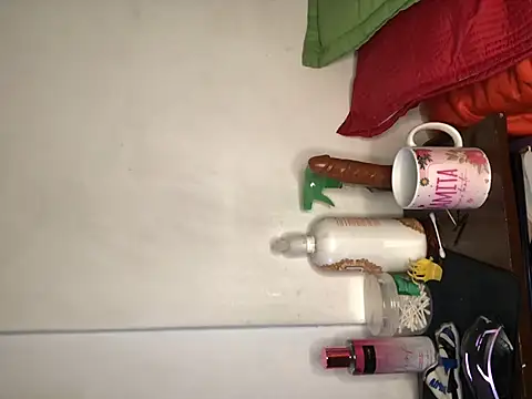 Chatroom XXX en direct de luisahot_9727