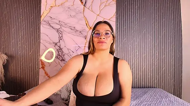 big_tits_in_your_face Webcam Show