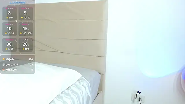 AlanaBale webcam show