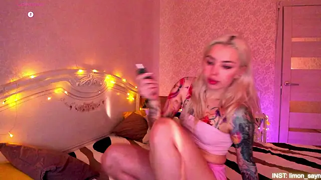 LillyMoure_: απευθείας συνομιλία ΧΧΧ