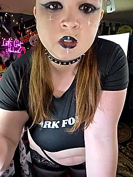 XXX chat uživo modela VelvetDiablo