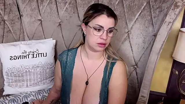 Chat +18 de BustyGizelle ao vivo