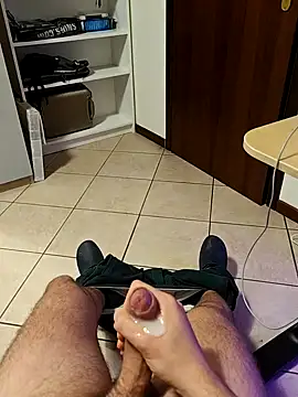 LucifertheGenius – Naživo XXX chat