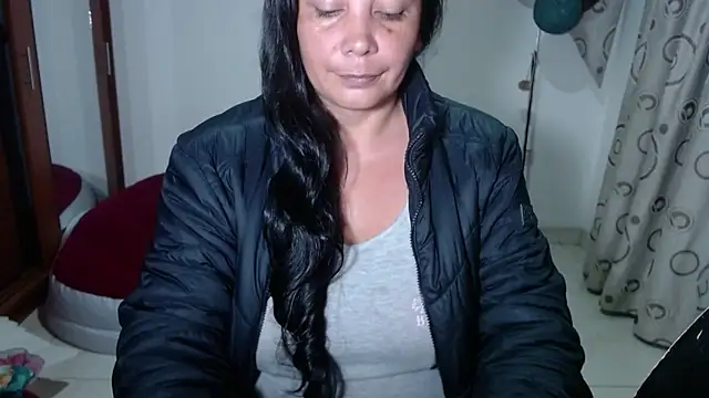 Chatroom XXX en direct de vivian-milf