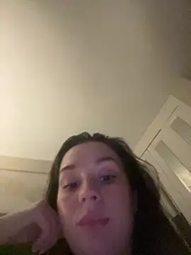 Raven_WildeX: διαδικτυακό σόου στην κάμερα