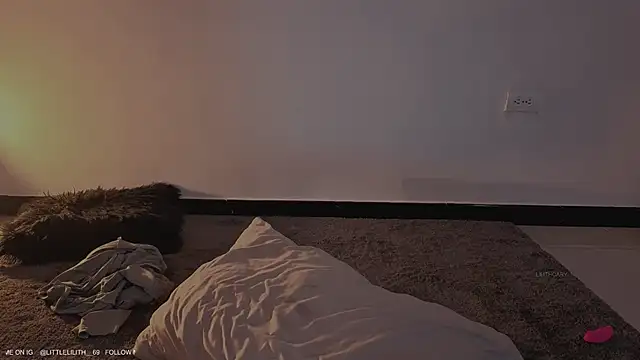 LilithCary: онлайн-секс-чат