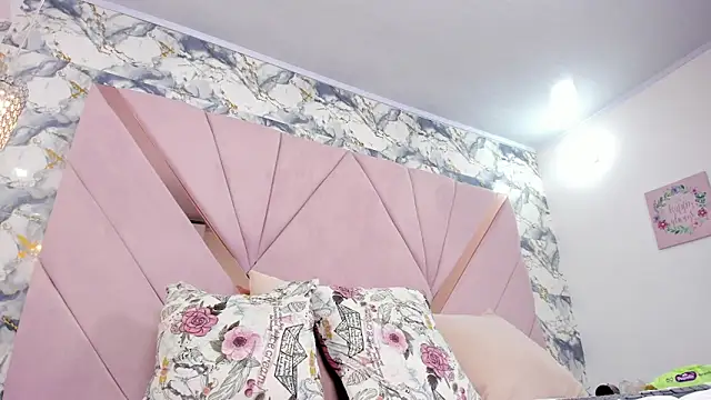 naomy_sexy_: απευθείας συνομιλία ΧΧΧ