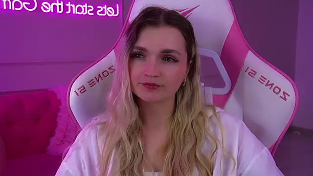 AnnyRaii Adlı Modelin Canlı XXX Sohbeti