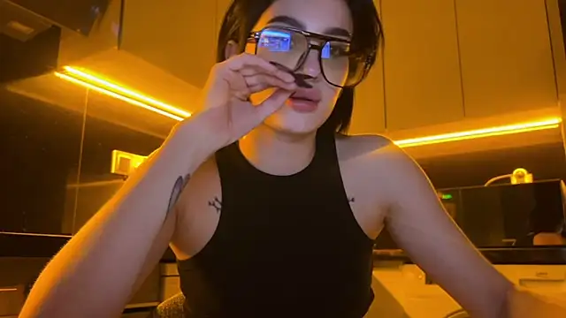 BlackFox_V Adlı Modelin Canlı XXX Sohbeti