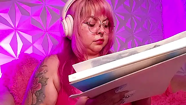 Chat +18 de Satyn_doll ao vivo