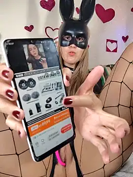 Queen-Bunny live XXX chat