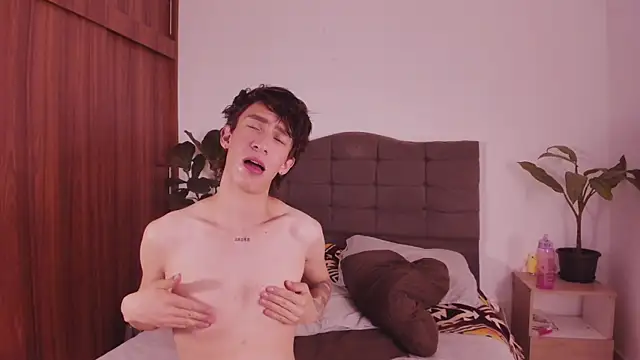 Chat XXX en directo de 2gays_1Str8