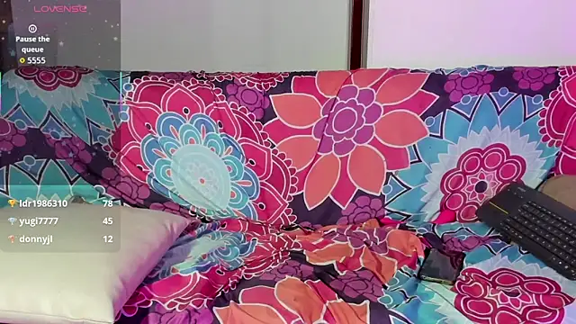 Chat +18 de Nikki__uwu ao vivo