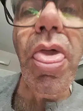 XXX chat uživo modela delfi6