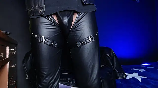 Dicaprioo_: онлайн-секс-чат