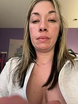 Chat +18 de MiraKisss ao vivo