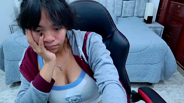 Chatroom XXX en direct de laureentt_