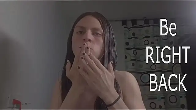 Petite-Goth: διαδικτυακό σόου στην κάμερα