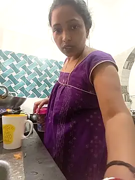 XXX chat uživo modela Hot-Tinaa